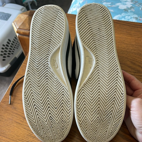 Women’s High Top Nike Sneakers. - Picture 5 of 6